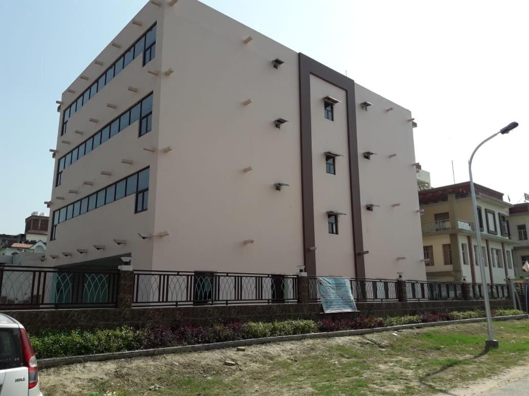Aparthotel Yog Bhawan Greater Noida Exterior foto